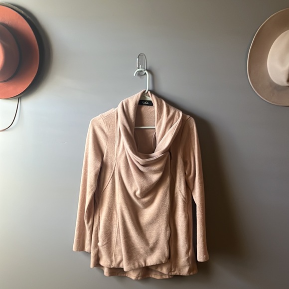 Gorgeous taupe/beige boho cardigan sweater/jacket with zip closure. - Picture 3 of 8